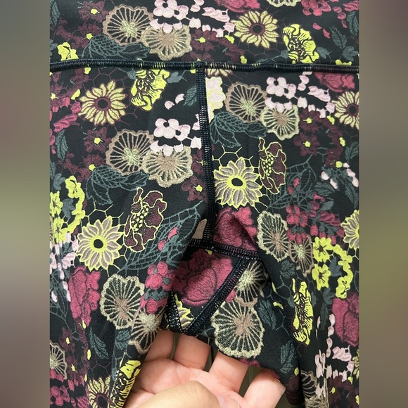 Lululemon Wunder Under Hi-Rise Tight 26" in Fluorolace Multi - Picture 6 of 10